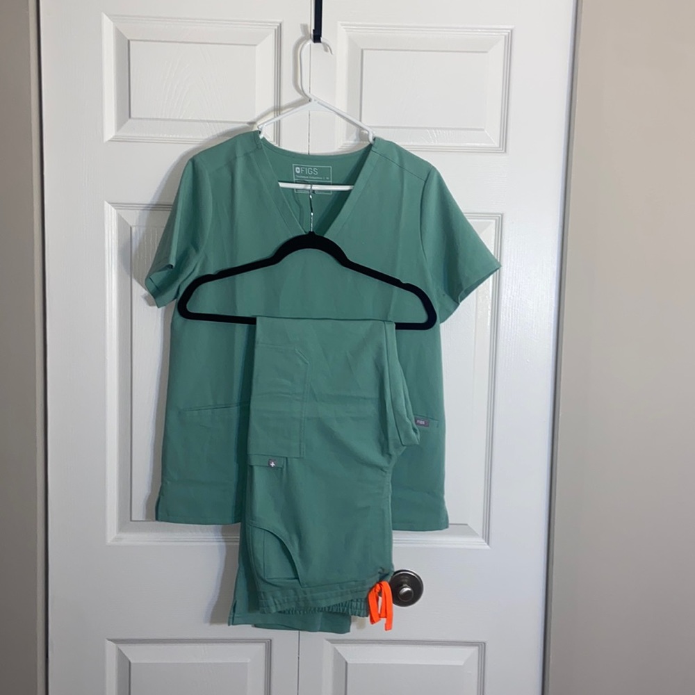 Sage green scrub set only worn once in limited edition sage green